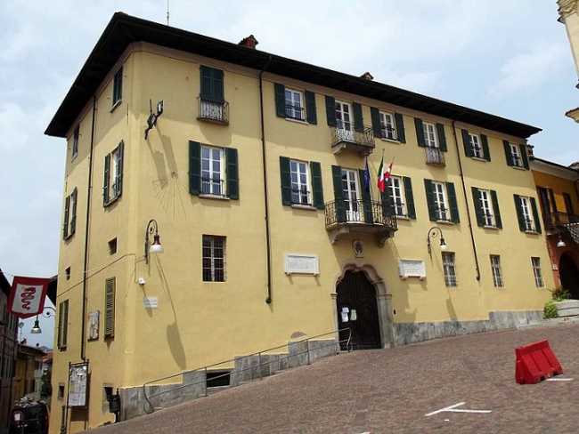 760px Maggiora municipio