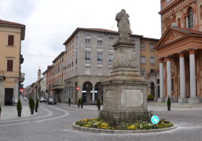 Borgomanero piazza Martiri