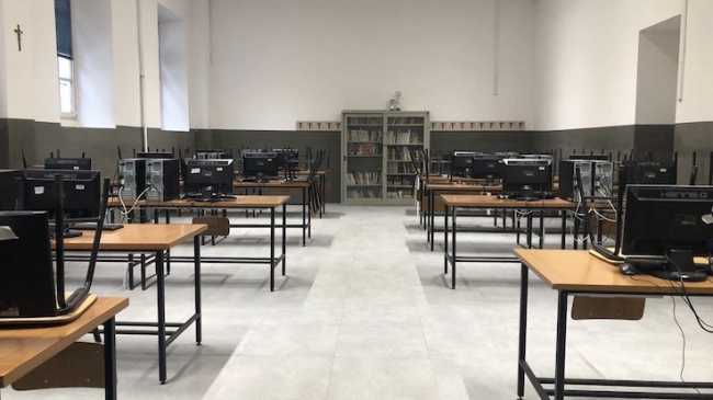 It Da vinci borgo aula banchi