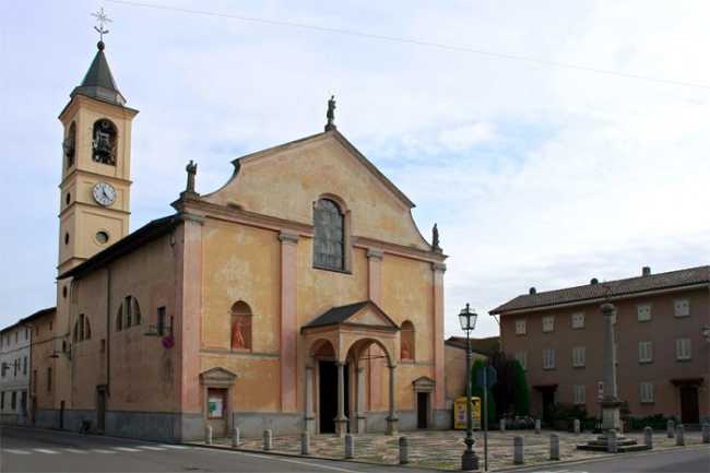 Vaprio DAgogna la piazza