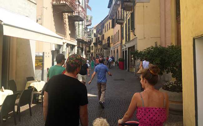 arona turisti via stretta