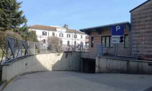 borgo parcheggio sott stazione foto