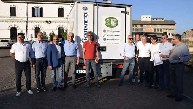 borgomanero camion frigo emporio solidale