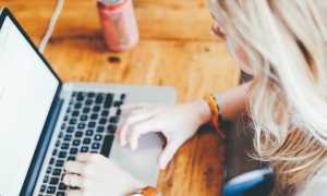 computer scrivere donna