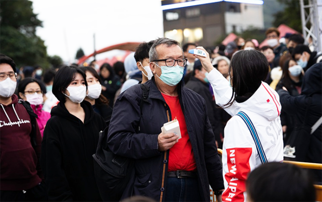 covid febbre mascherine strada