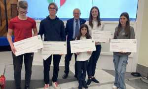 foto gruppo premiati Arona con Muscara