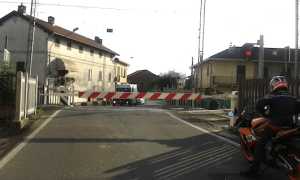 suno passaggio a livello