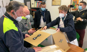 vaccino covid scatole apertura