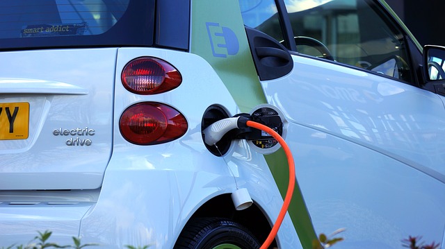auto elettrica carica