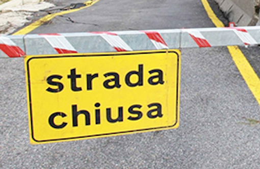 b strada chiusa cartello