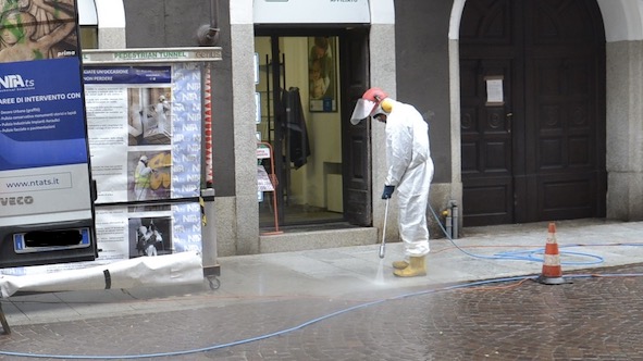 pulizia marciapiedi borgo