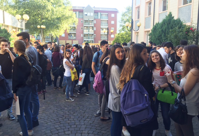 studenti liceo esterno