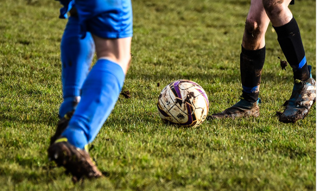 calcio pallone palla due erba fango piedi images articles vco ossola 2019 settembre thumb medium650 0